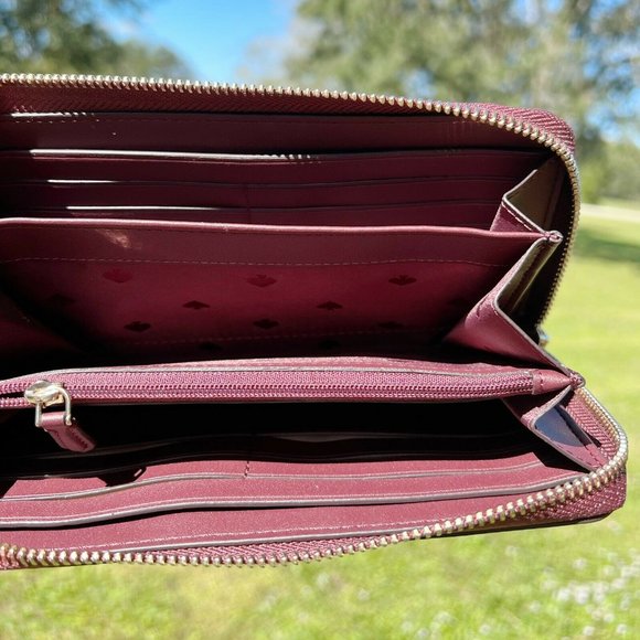 Kate Spade Gift Boxed Large Continental Wallet - Picture 2 of 9